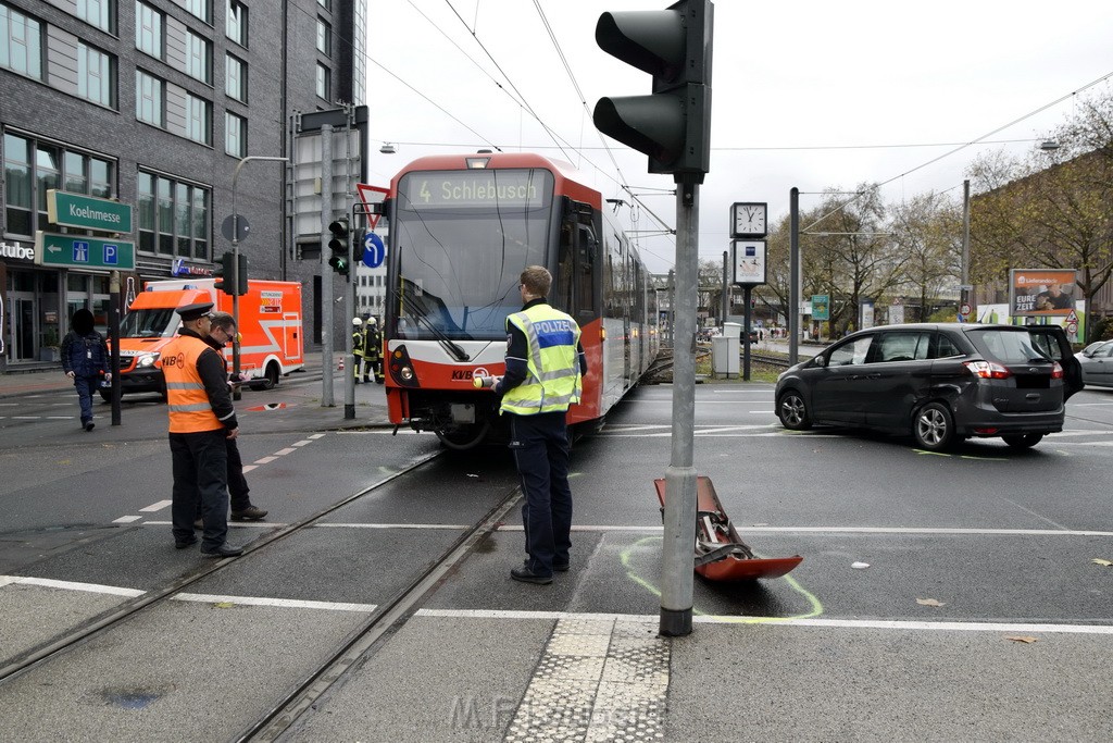 VU PKW KVB Bahn Koeln Deutz Deutz Muelheimerstr P14.JPG - Miklos Laubert